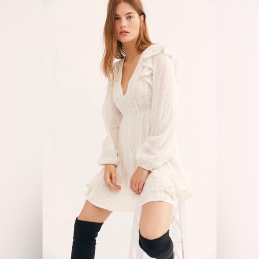 Embroidered ivory cotton dress ☁️